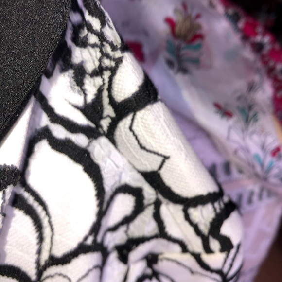 Classic black and white motif pattern tops - Picture 6 of 8
